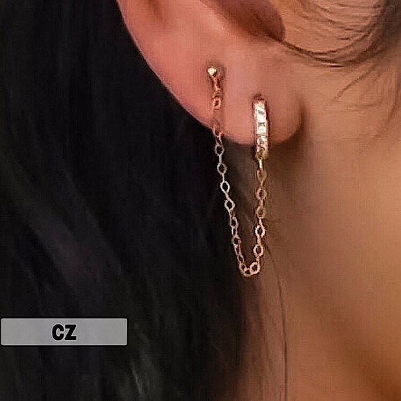 Jewelry - ⚜️[𝟯/$𝟭𝟴]⚜️CZ Gold Paved Double Stud Chained Earring NEW